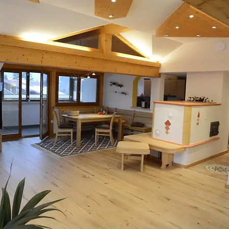 Alpenapart Singer - Contactless Check-in Daire Reutte